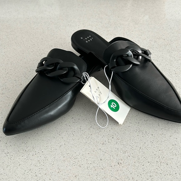 Ladies casual slip on shoe - Picture 1 of 9